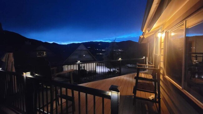 Building Photo - Beautiful Manitou Home With Sweeping Mount...