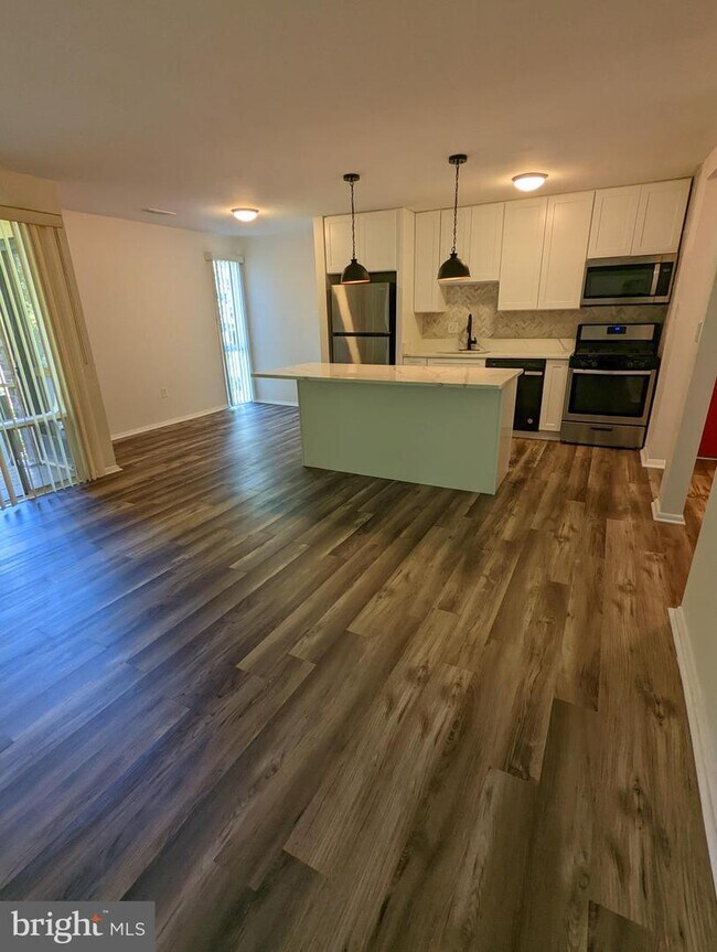 Building Photo - 7228 Donnell Pl