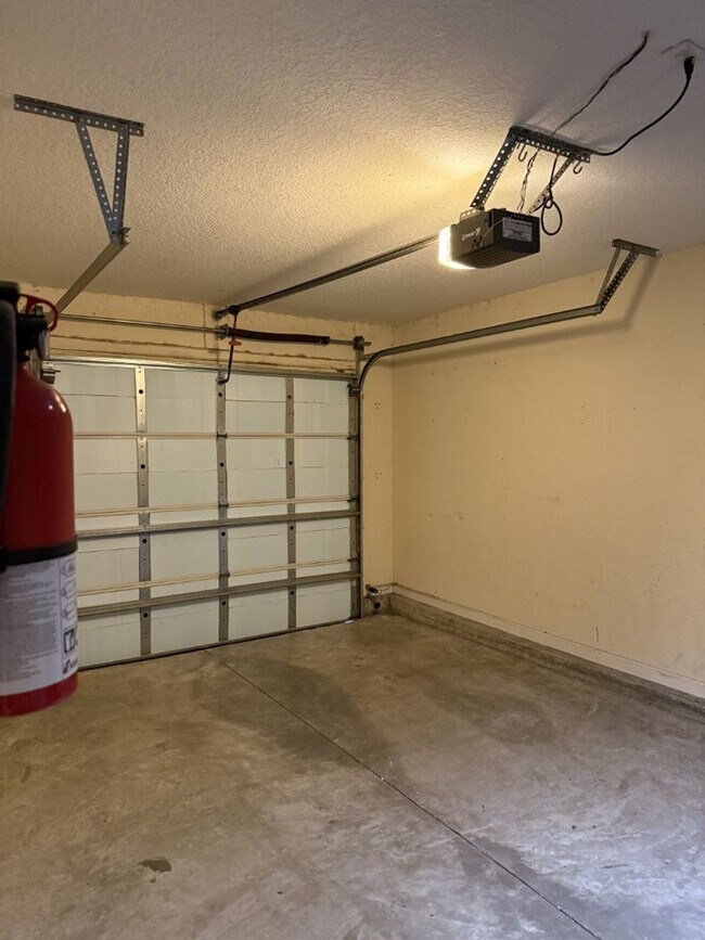 Building Photo - Move-in ready in Fleming Island Plantation