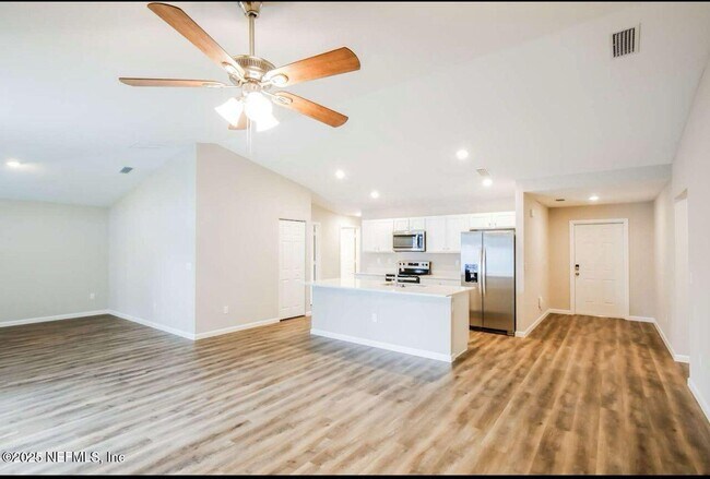 Building Photo - 1702 SW Airoso Blvd