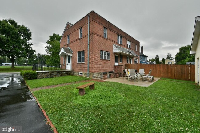 Building Photo - 27 Bysher Ave