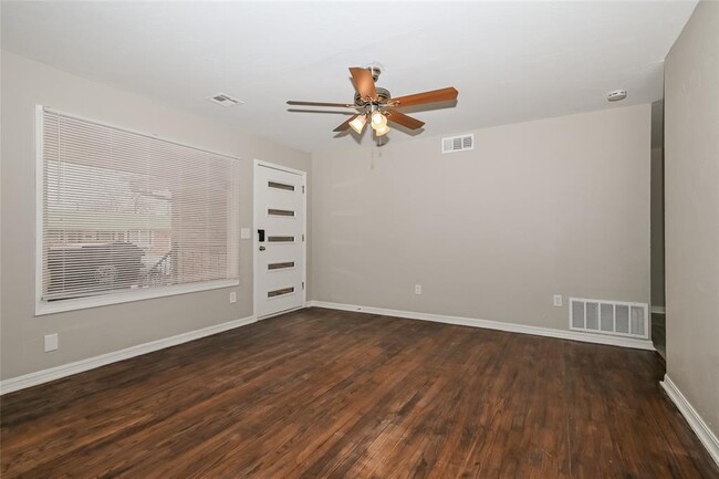 Building Photo - 6901 NW 60th St