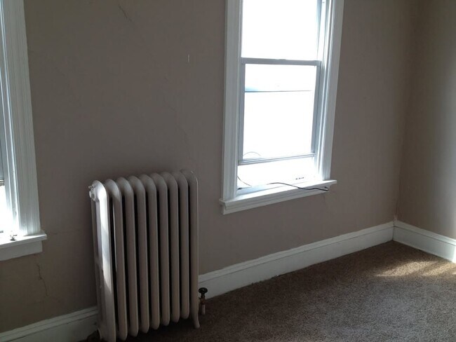 Building Photo - 28 Brainard St