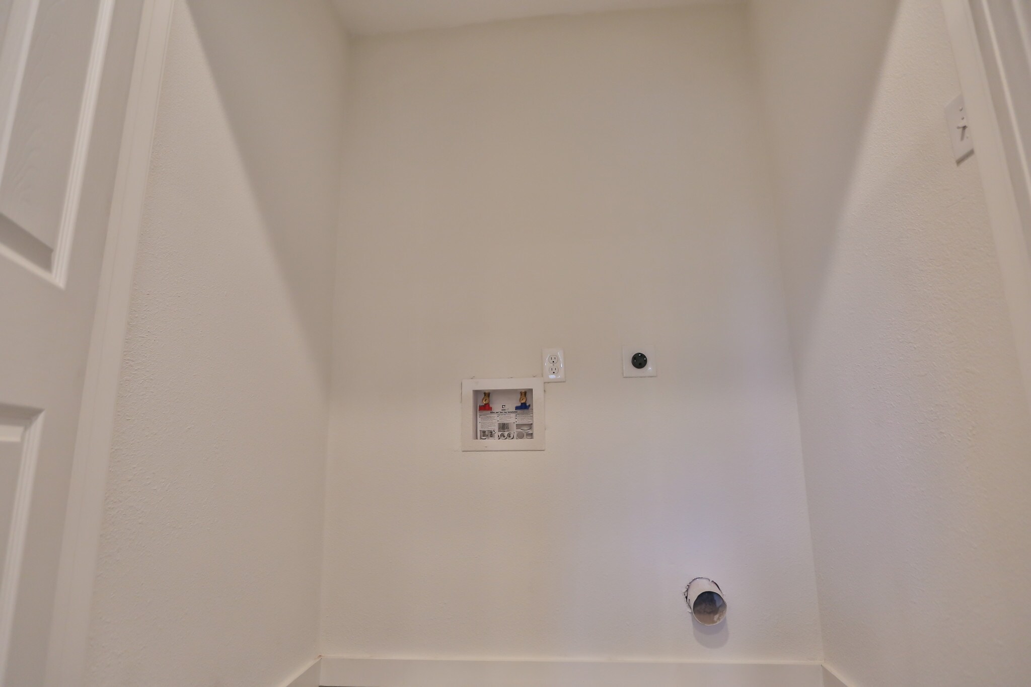 Washer/Dryer Hookups - 3203 Elgin St