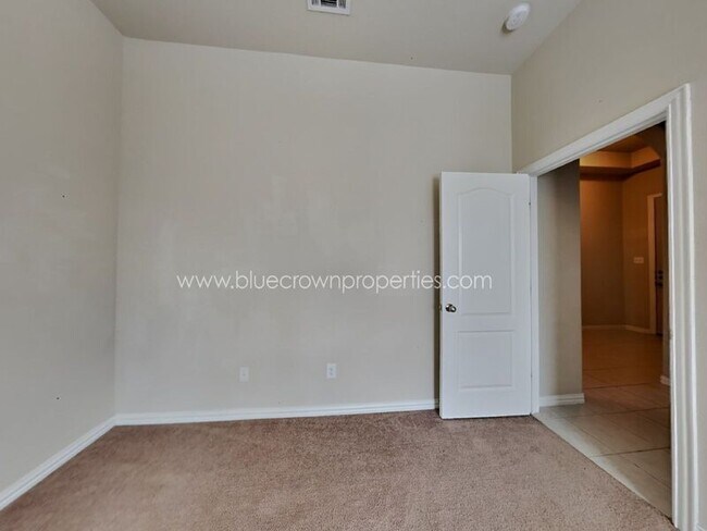 Building Photo - 1618 Sherwood Dr