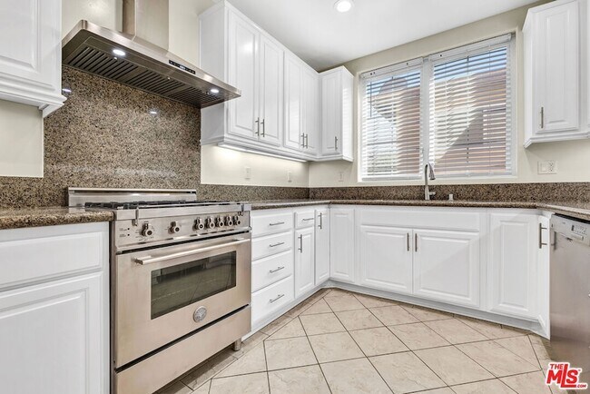 Building Photo - 3833 Huron Ave