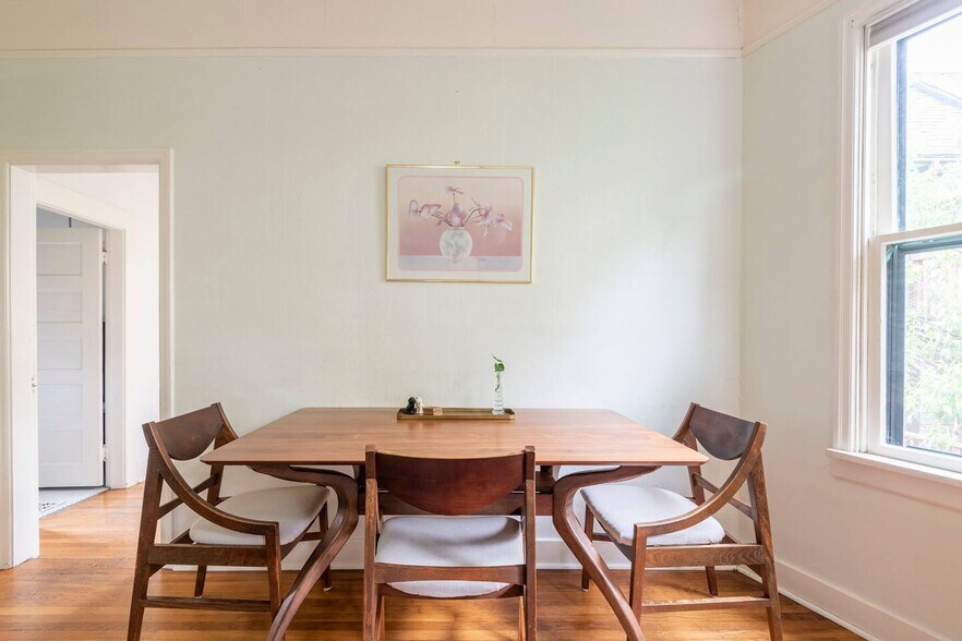 Building Photo - 1320 SE 28th Ave