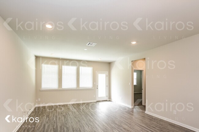 Building Photo - 6715 Tiger Pointe Dr.