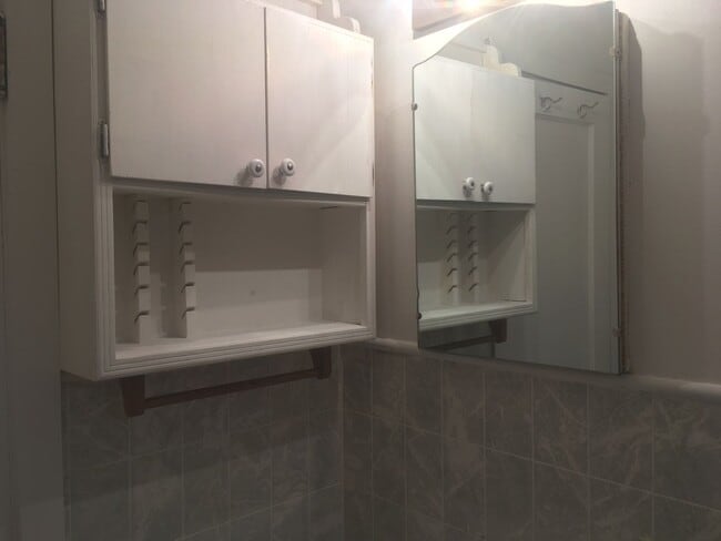 Building Photo - Cute 2 bedroom home for only $895 in conve...
