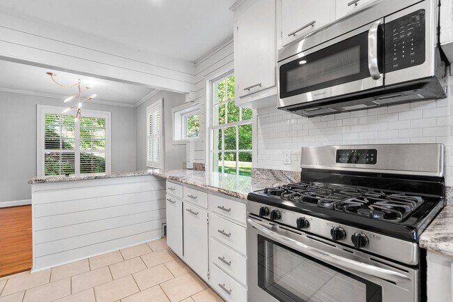 Building Photo - 702 Canebrake Dr