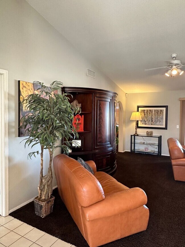 Building Photo - Available May through November 2026 Short term, Pool home, Furnished