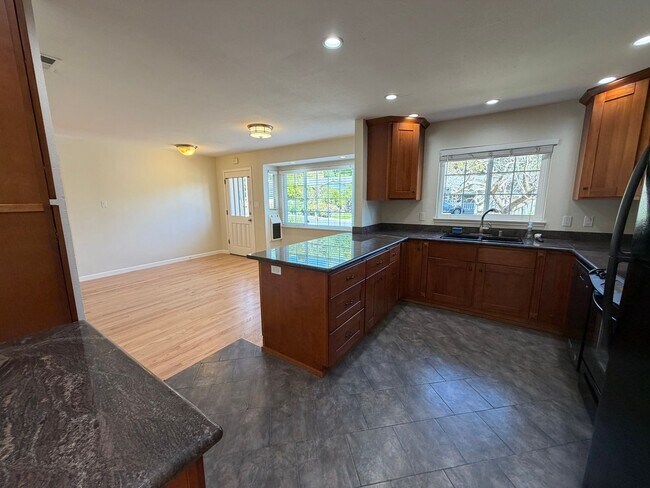 Building Photo - Beautifully Updated Glenwood (San Rafael) 3x2 Home with Large Yard, HW Floors, Garage
