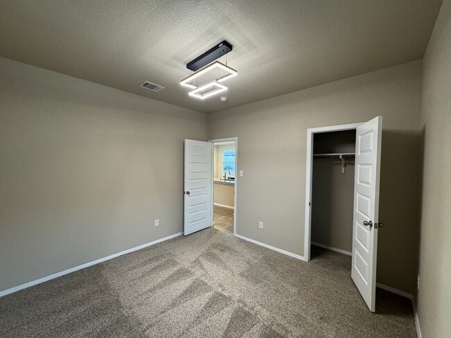 Building Photo - Bright & Spacious 3 Bedroom Home with Garage in Kyle