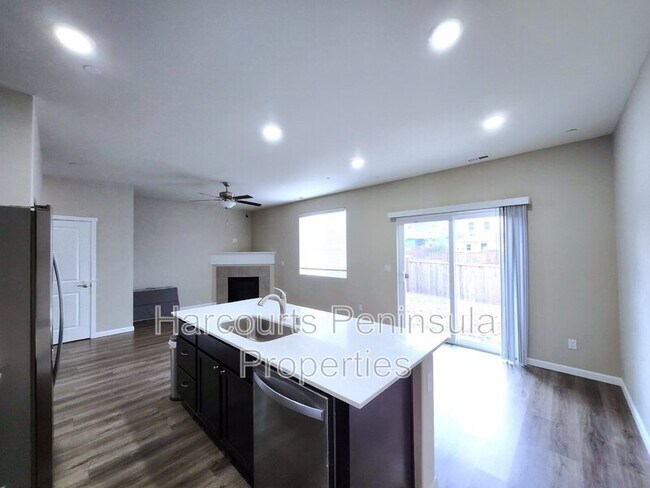 Building Photo - 4785 Driftwood St