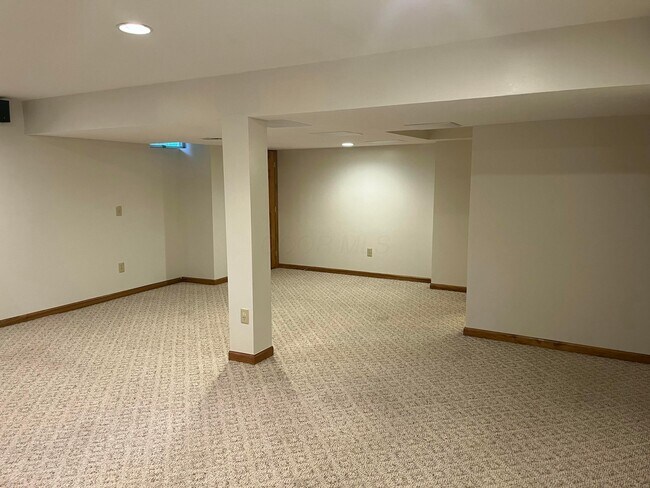 Building Photo - 1156 Lake Point Dr