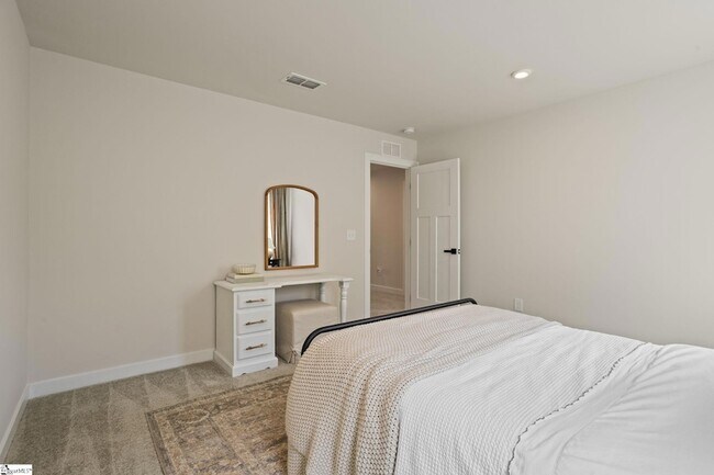 Building Photo - 680 Lady Fern Dr