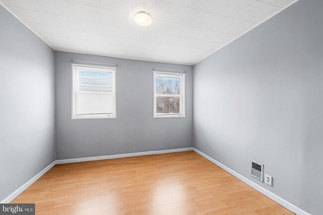 Building Photo - 113 S Curley St