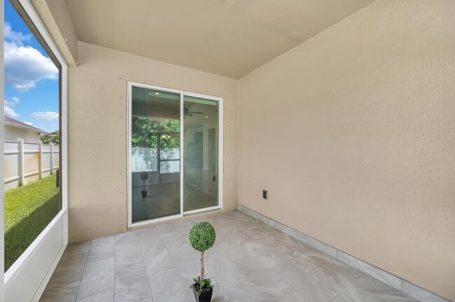 Building Photo - 5335 NW Wisk Fern Cir