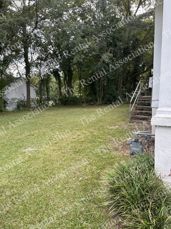 Building Photo - 201 S Farmerville St