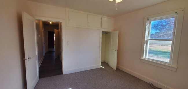 Building Photo - So Much Space