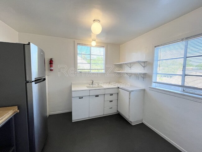 Building Photo - 2128 K St