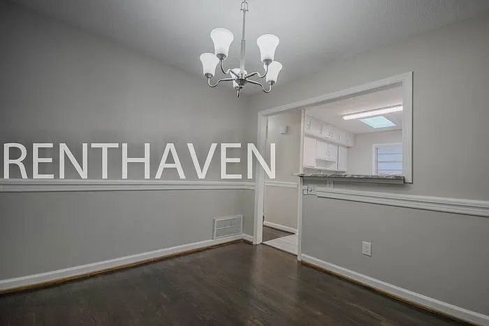Building Photo - 2119 Porter Dr