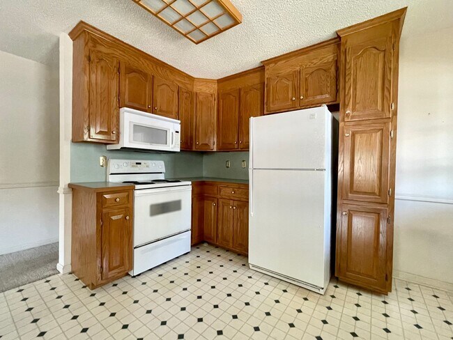 Building Photo - 1004 Orangewood St