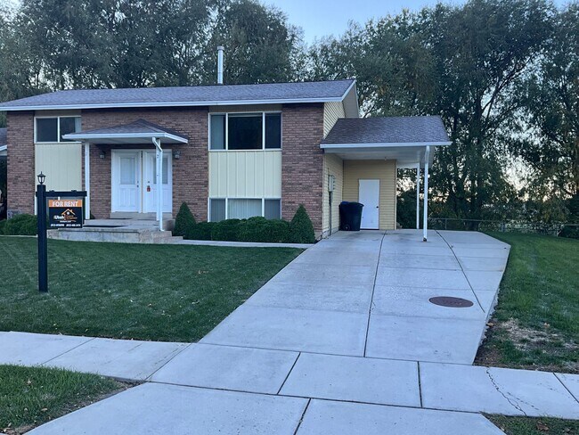 Building Photo - 681 E 2300 N