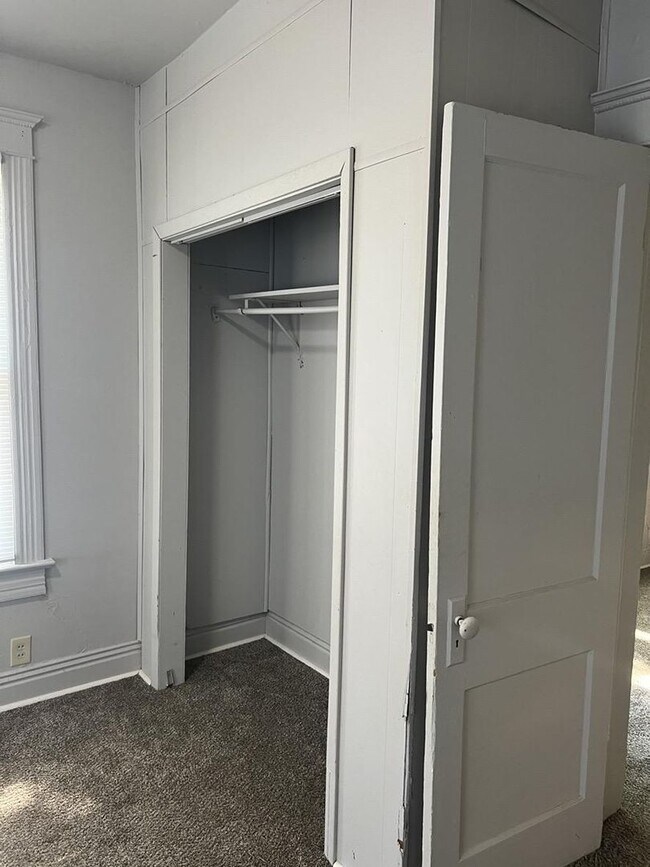 Building Photo - 605 S Spring Ave