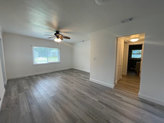 Building Photo - 465 Laurina St