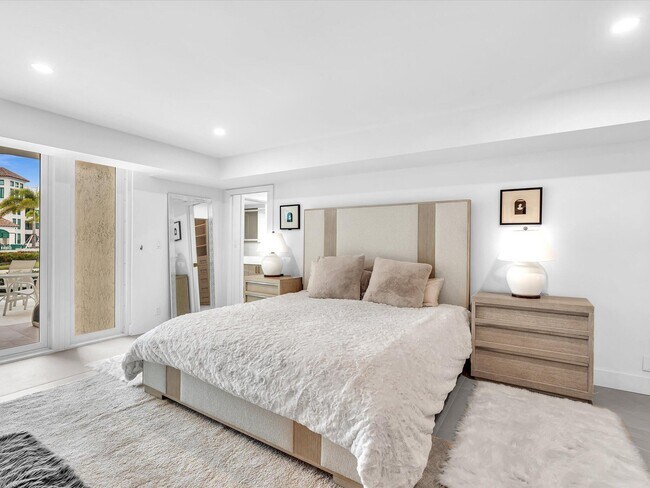 Building Photo - 120 SE 5th Ave