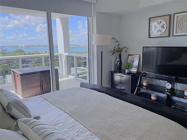 Building Photo - 10275 Collins Ave