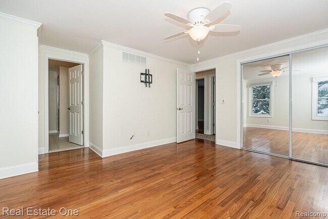 Building Photo - 732 Rutgers Rd