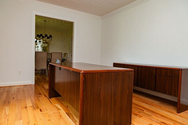 Building Photo - New Listing!