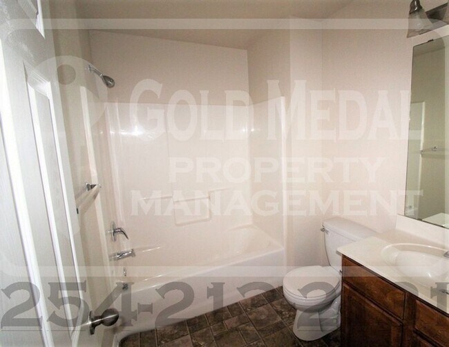 Building Photo - 4008 Cambridge Dr