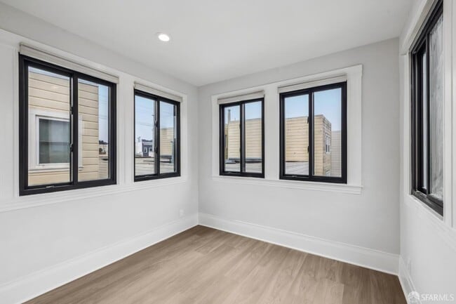 Building Photo - 487 18th Ave