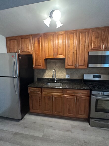 Building Photo - 6944 Glenheights Rd
