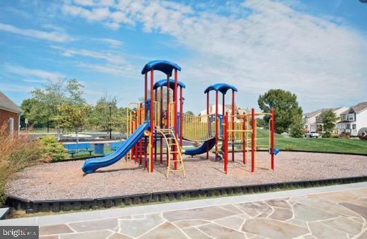 playground - 624 Heathland Trl