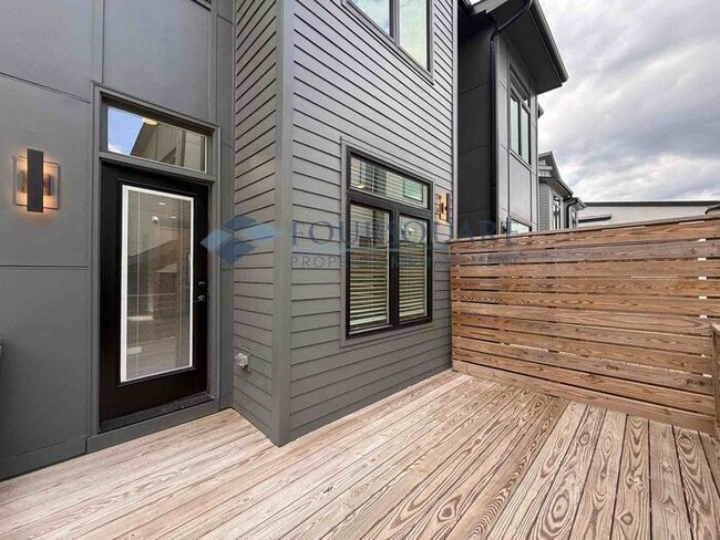 Building Photo - Modern 4-Bed / 4-Bath Townhome with Covered Patio, Deck & Garage – Inside the Beltline Near Downt...