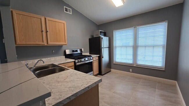 Building Photo - One Story Home in Royal Ridge, Davenport