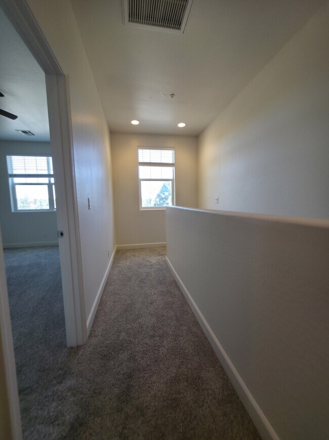 Building Photo - 2489 W Cripple Creek Dr