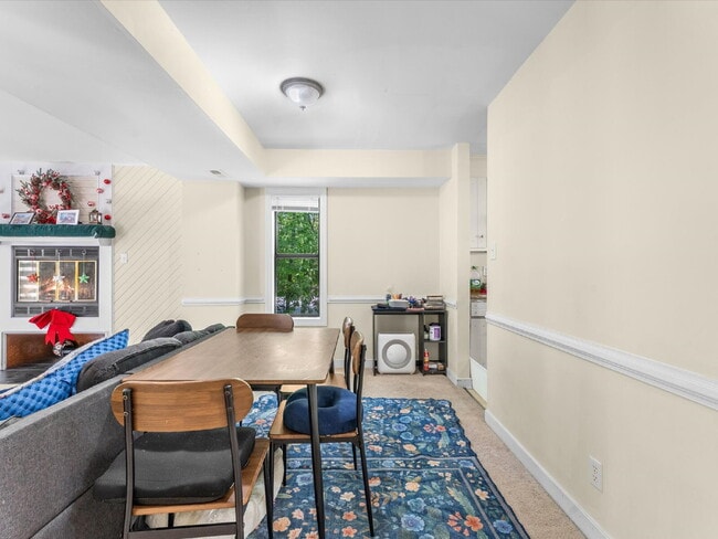 Building Photo - 1701 Early Settlers Rd