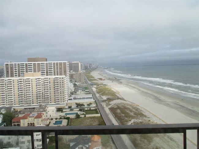 Building Photo - 4800 Boardwalk-1902-1902