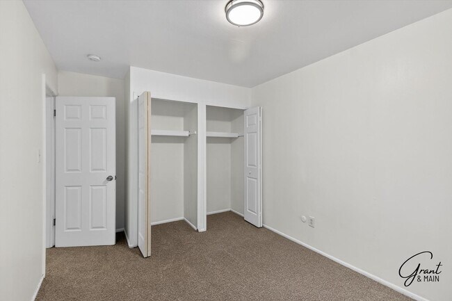 Building Photo - 22330 W Warren Ave