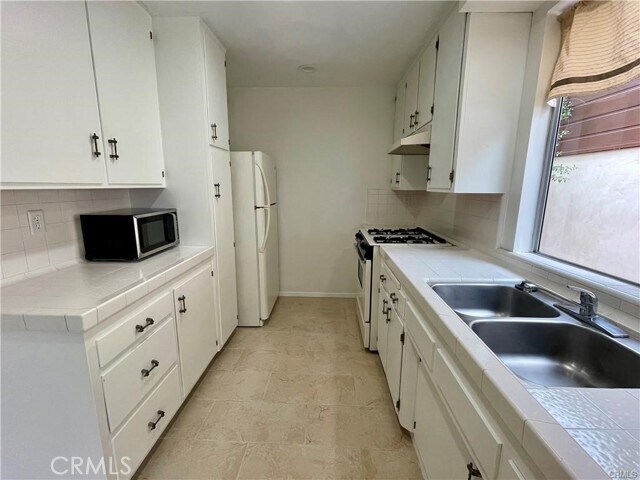 Building Photo - 204 18th Pl