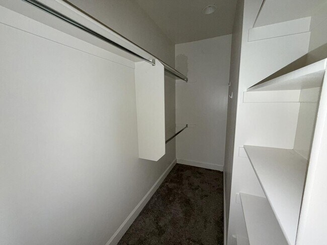 Building Photo - 783 Meadow Side Dr