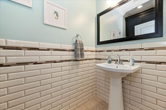 Building Photo - For Rent in Chapman Heights – Cedar Glen C...