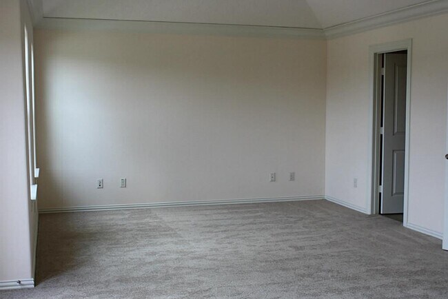 Building Photo - 2046 Palm Forest Ln