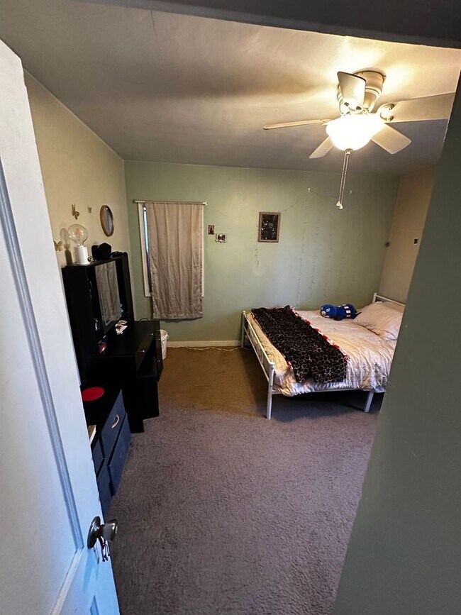 Building Photo - 1604 College St