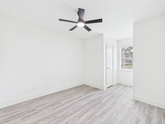 Building Photo - 5814 Fontenelle Dr